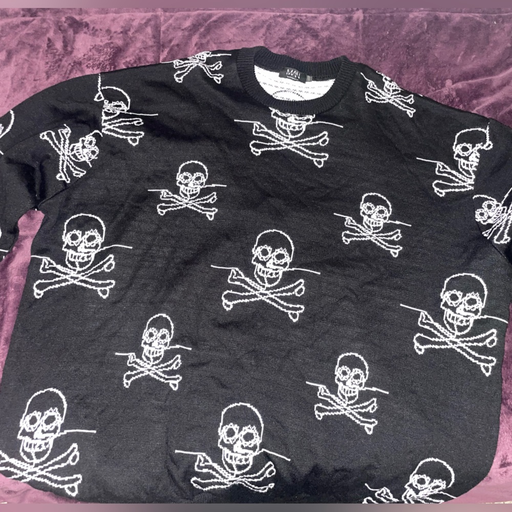 Black skeleton boohoo man sweater